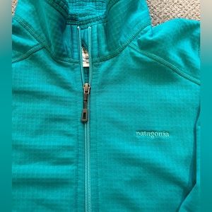 Patagonia Worn Wear®
Women's R1® Full-Zip Jacket - Teal color! Size Large
